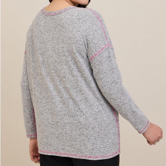 Torrid Relaxed Fit Super Soft Plush Crew Neck Pocket Contrast Stitch Tee - Picture 4 of 4